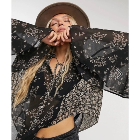 Free People printed Boho flare sleeve blouse EUC - Picture 2 of 16